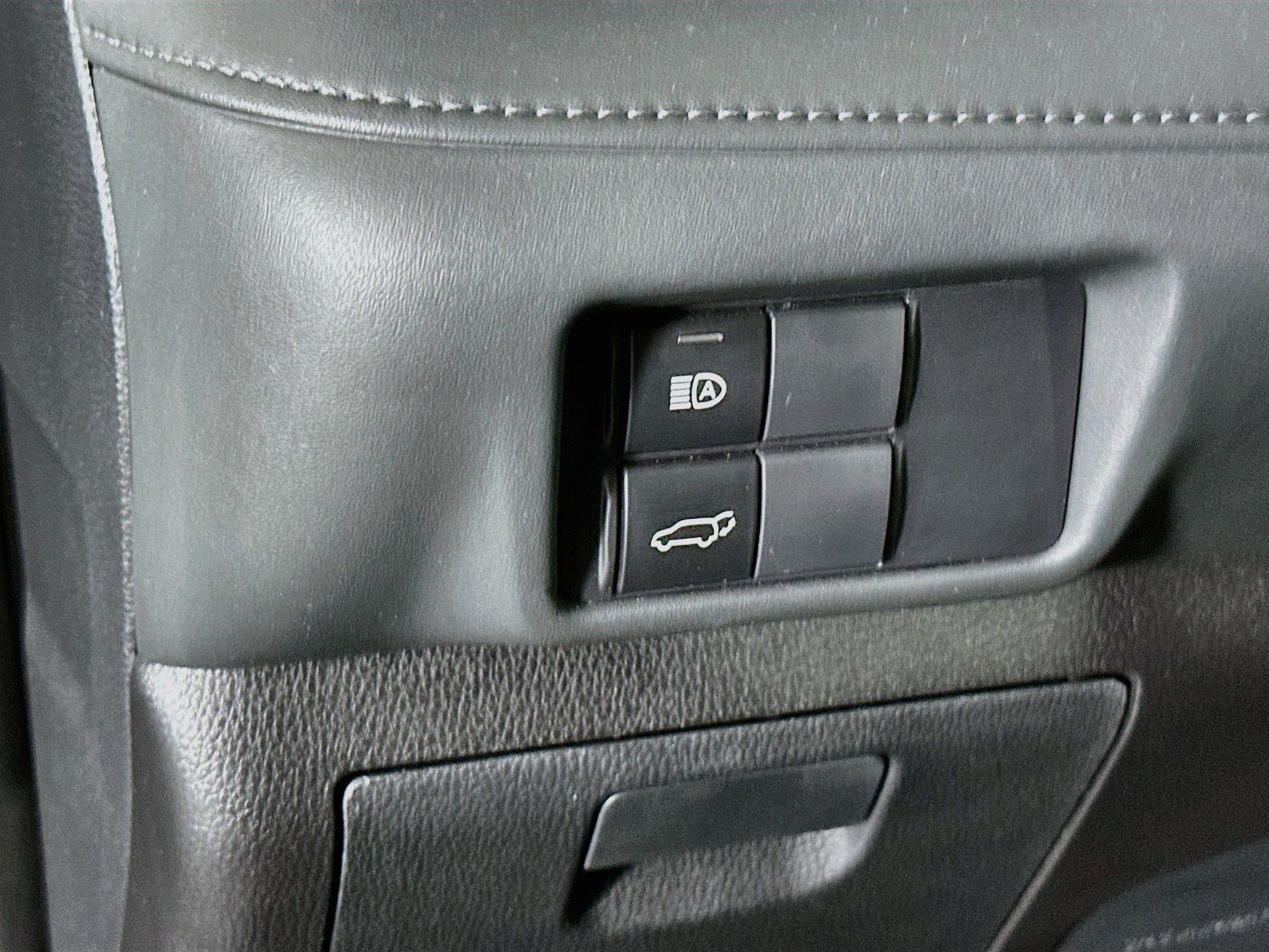 Used 2020 Toyota Highlander XLE FWD image 17
