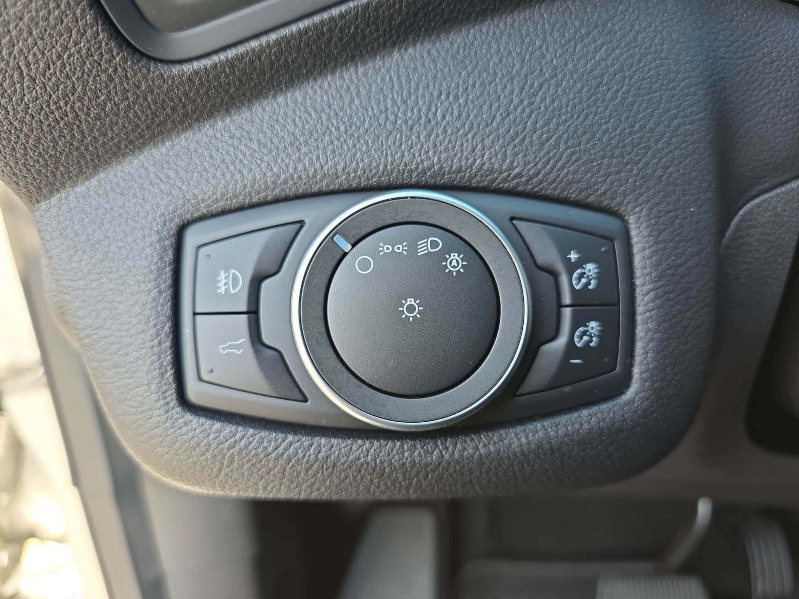 Used 2019 Ford Escape SEL image 26