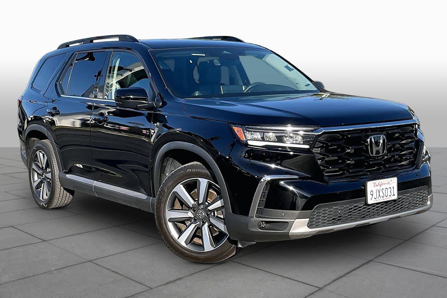 Used 2024 Honda Pilot Touring image 2