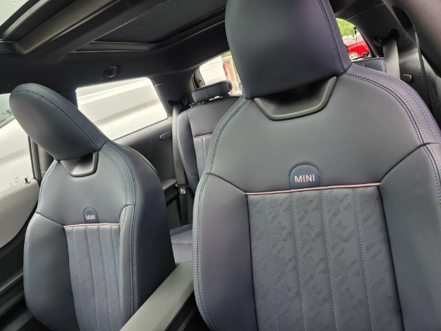 Used 2025 MINI Cooper S FWD image 8