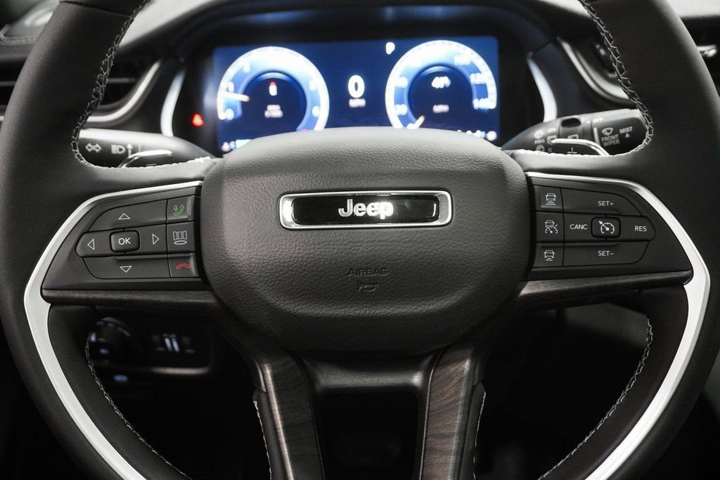 New 2025 Jeep Grand Cherokee L Limited w/ Luxury Tech Group II image 24