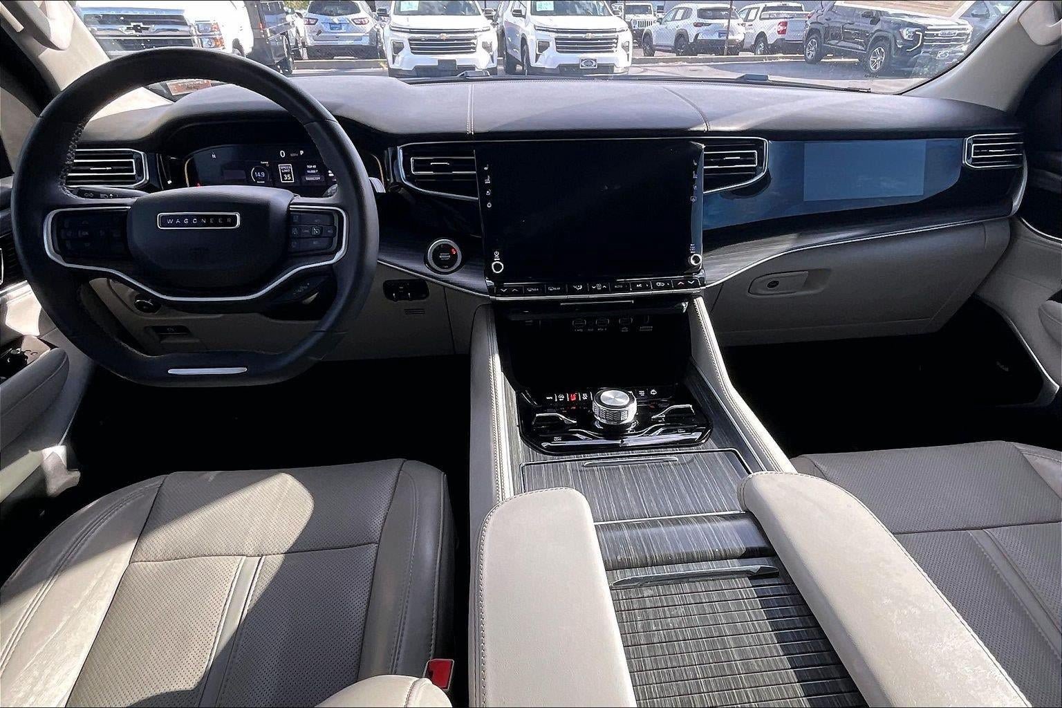 Used 2023 Jeep Wagoneer L Series III w/ Premium Group I AWD/4WD image 15