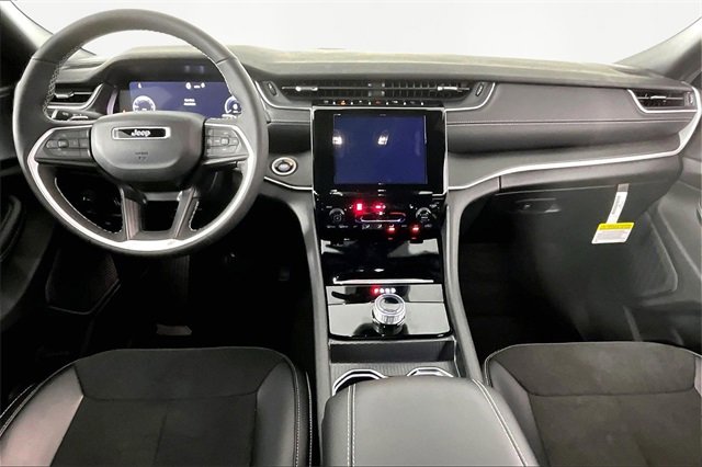 New 2025 Jeep Grand Cherokee Laredo image 6