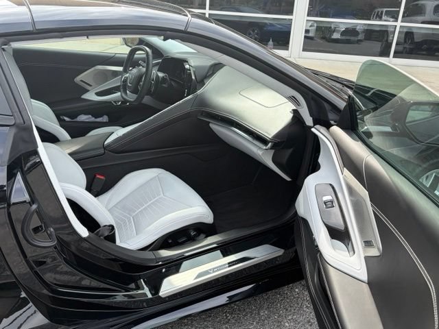 Used 2021 Chevrolet Corvette Stingray Premium Conv w/ Z51 Performance Package RWD image 36