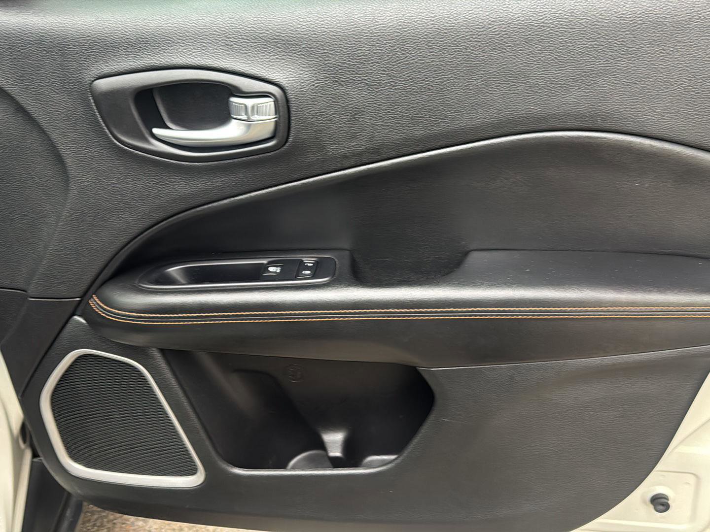 Used 2018 Jeep Compass Limited image 31