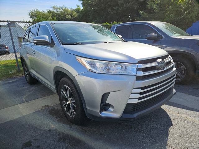 Used 2017 Toyota Highlander LE FWD image 5