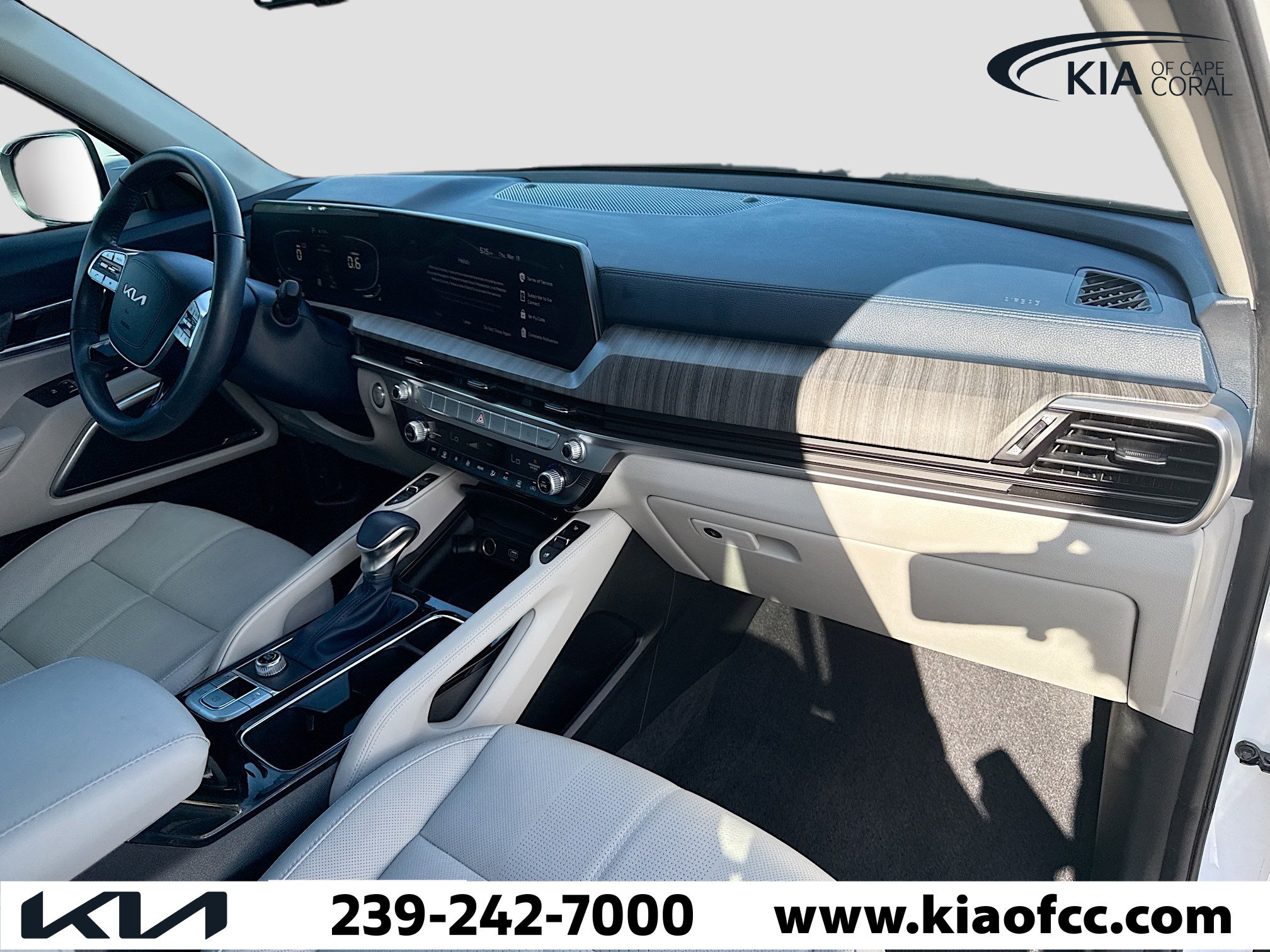 Used 2025 Kia Telluride EX w/ EX Captain's Chair Package image 13