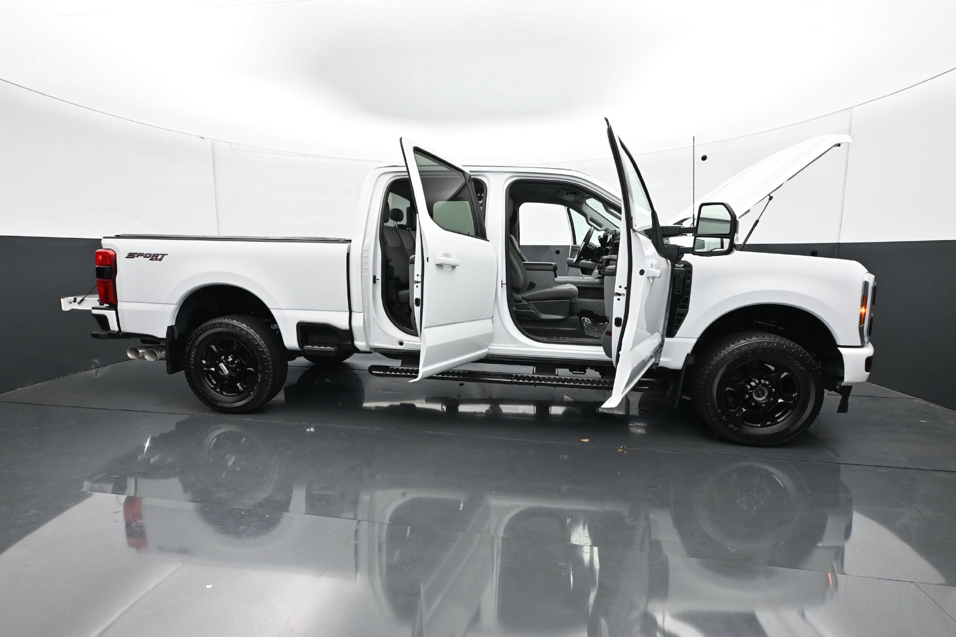 Used 2024 Ford F250 XLT w/ XLT Premium Package AWD/4WD image 36