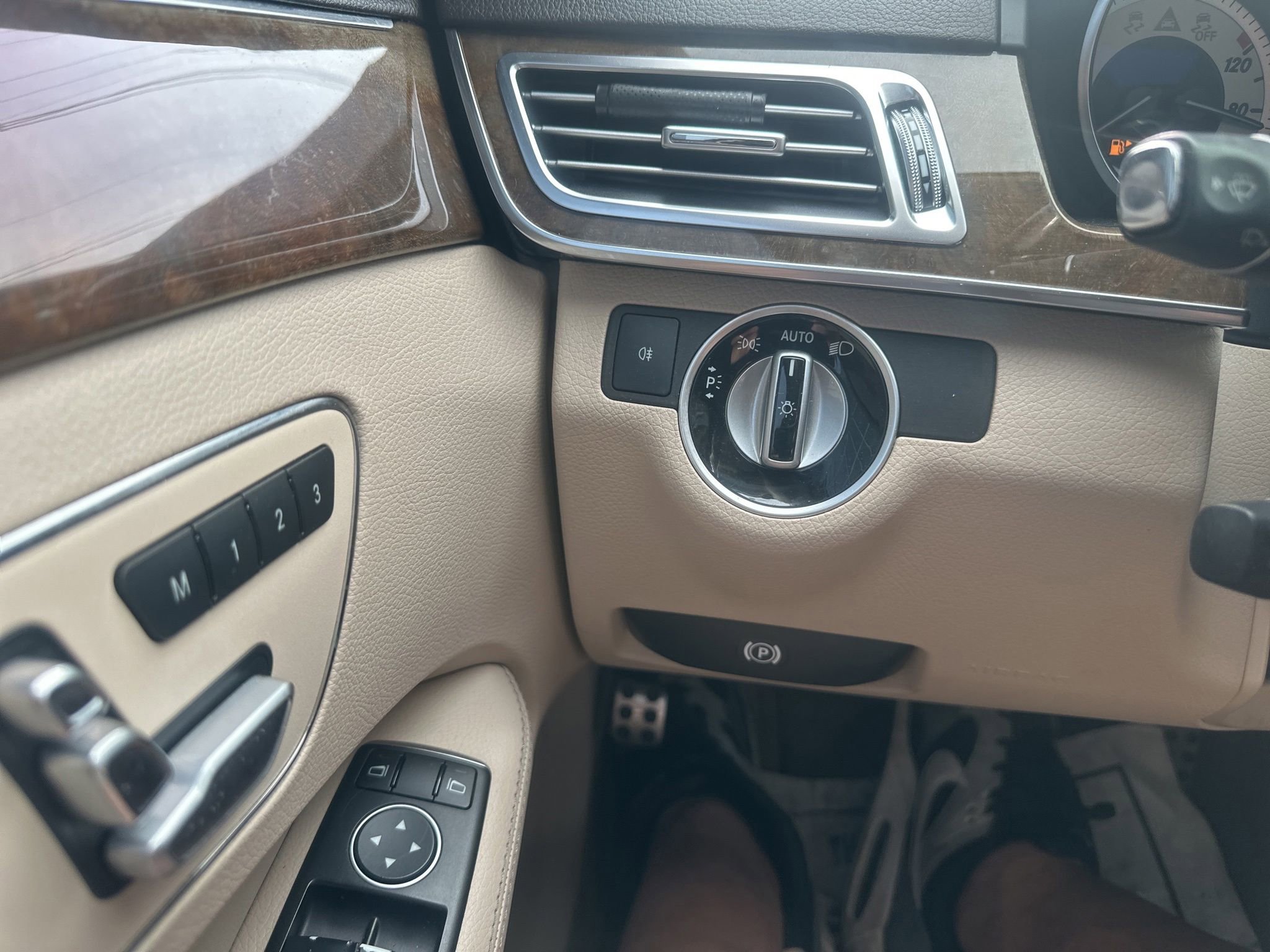 Used 2014 Mercedes-Benz E 350 Sedan image 23