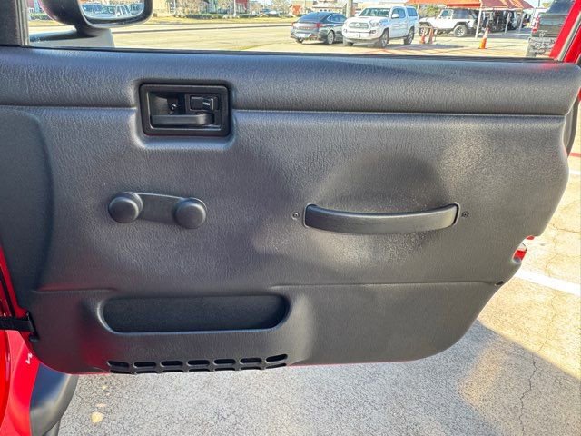 Used 2004 Jeep Wrangler X w/ Convenience Group image 25