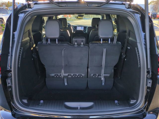 New 2026 Chrysler Pacifica Select w/ S Appearance Package FWD image 13