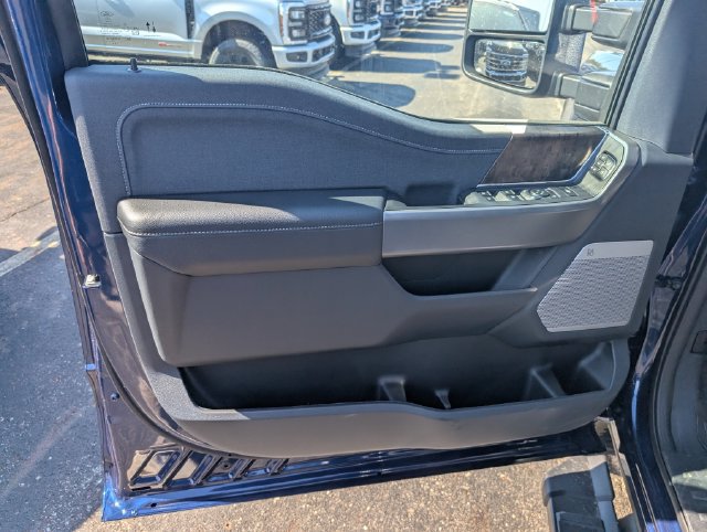 New 2027 Ford F350 Lariat w/ Black Appearance Package AWD/4WD image 16