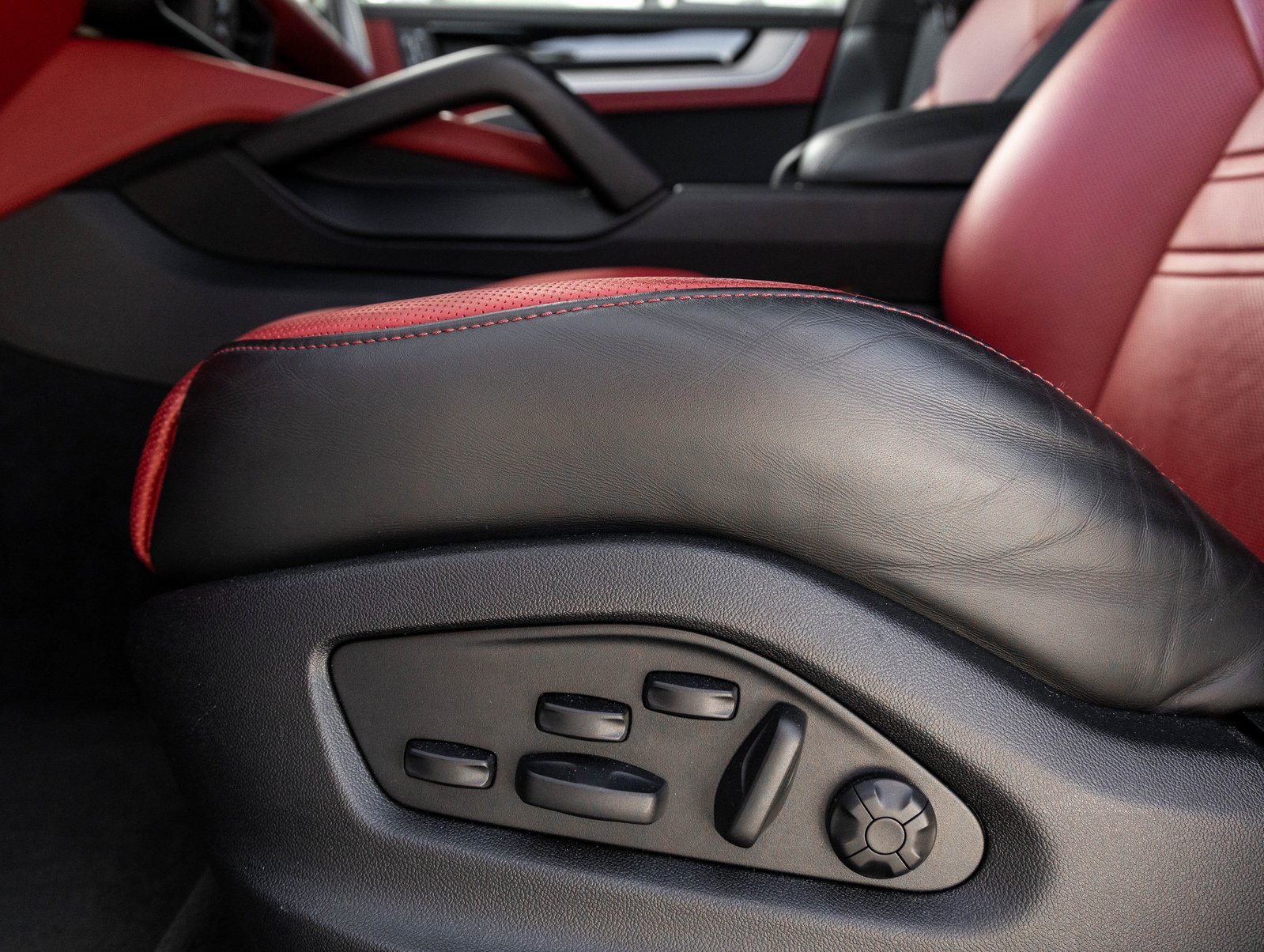 Certified 2024 Porsche Cayenne Turbo GT image 23