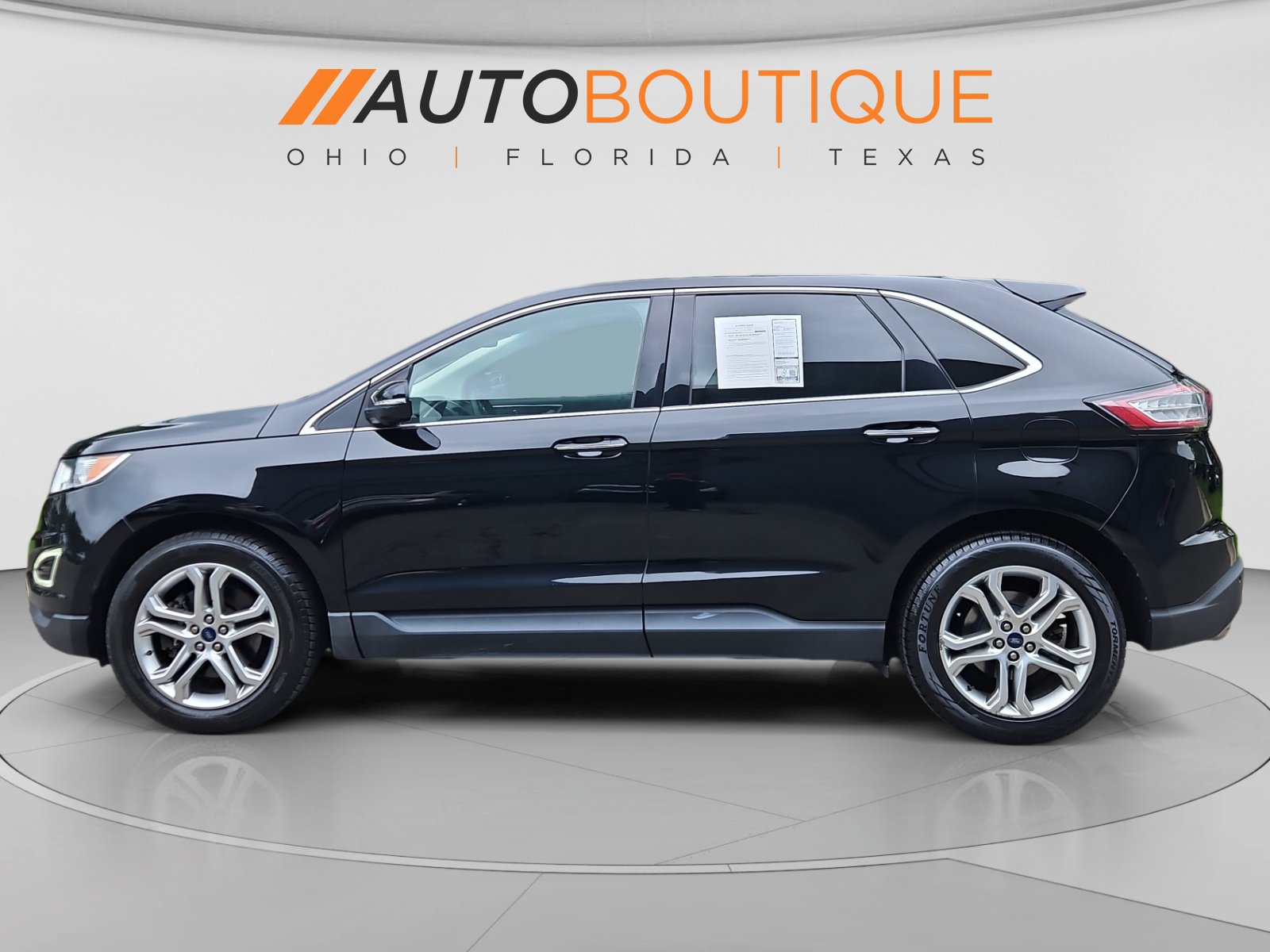 Used 2018 Ford Edge Titanium FWD image 2