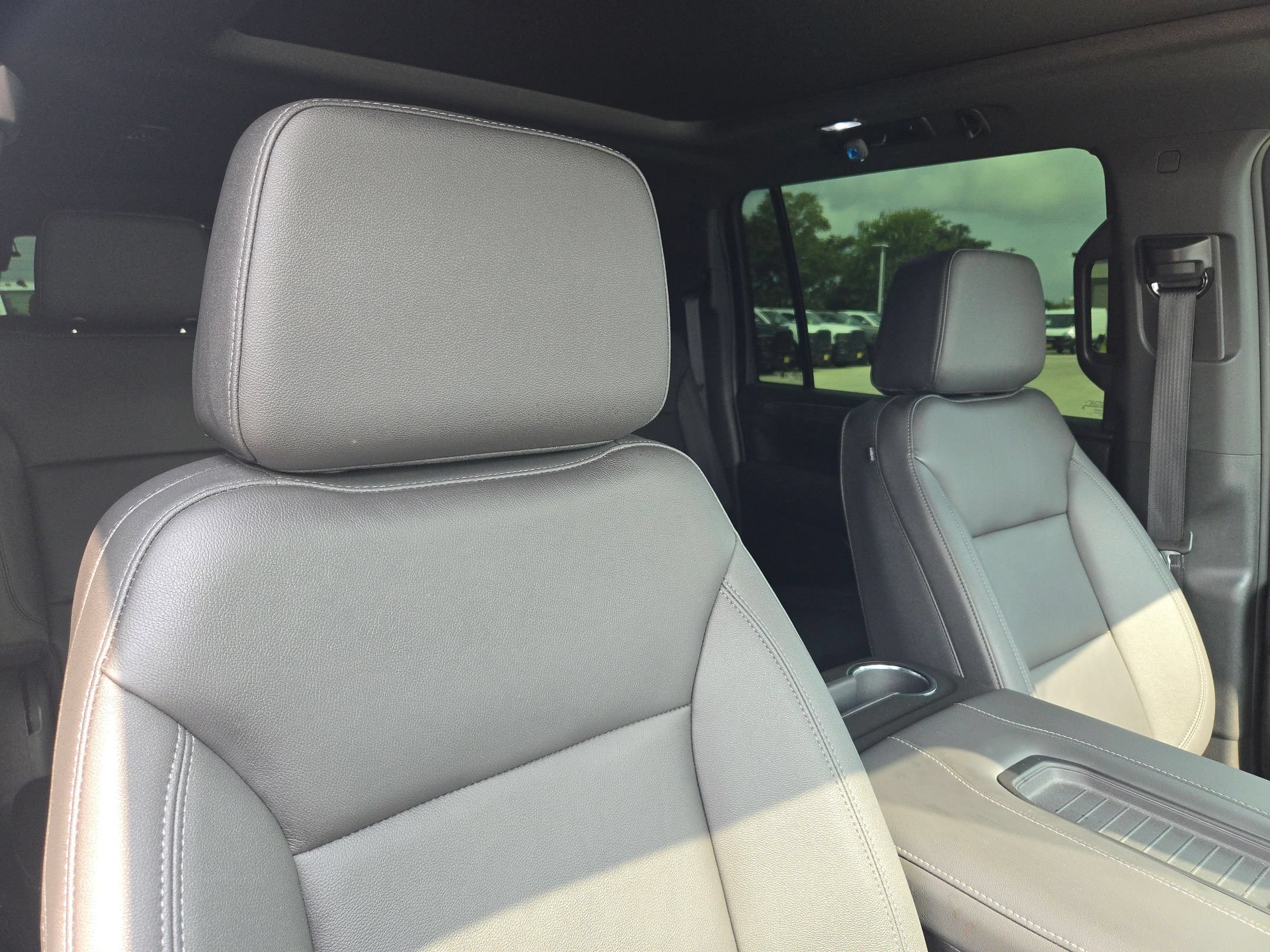 Used 2023 Chevrolet Suburban Z71 w/ Luxury Package AWD/4WD image 30