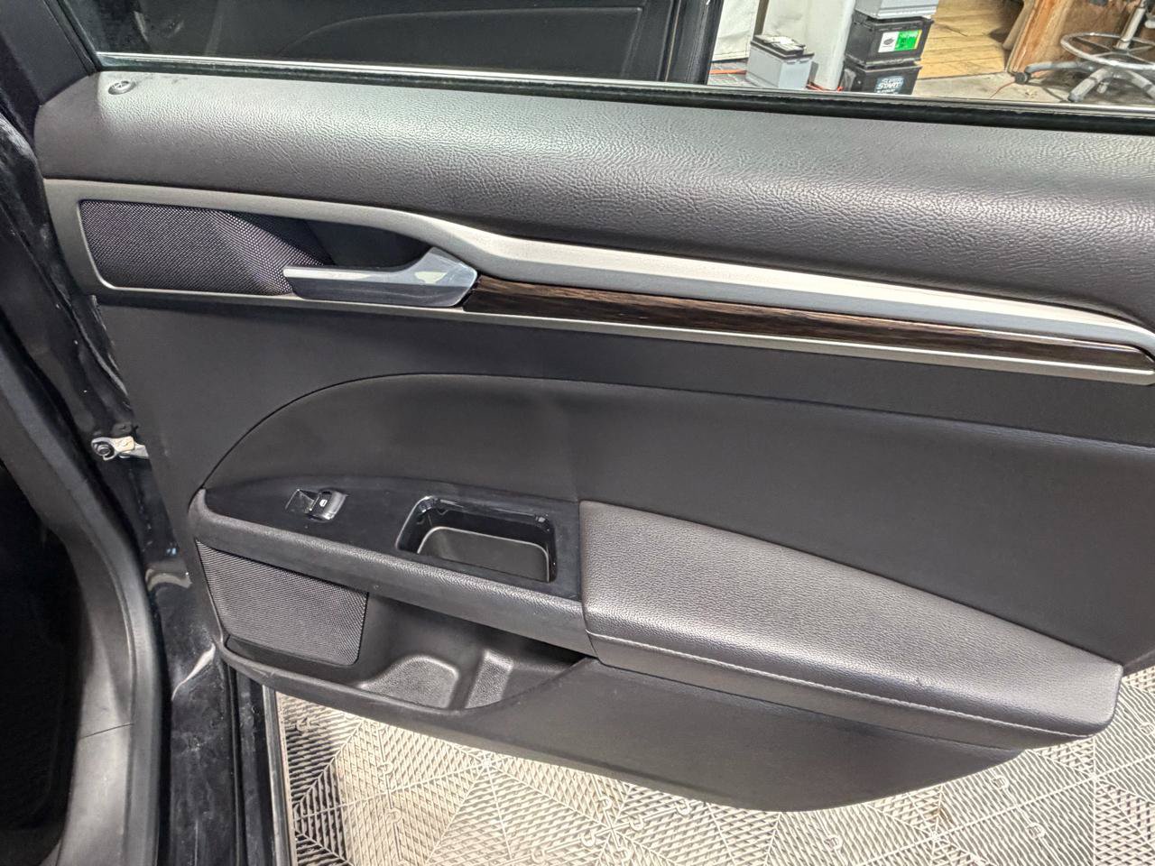 Used 2014 Ford Fusion SE w/ Equipment Group 202A FWD image 16