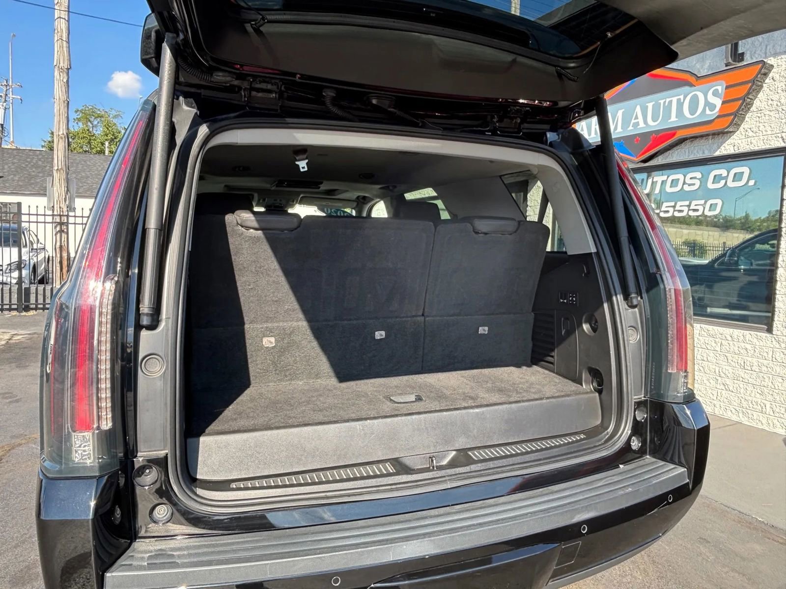 Used 2020 Cadillac Escalade Premium Luxury image 19