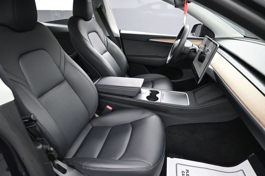 Used 2024 Tesla Model Y 2WD image 37