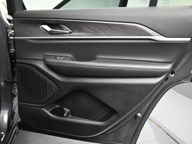 New 2025 Jeep Grand Cherokee L Limited image 17