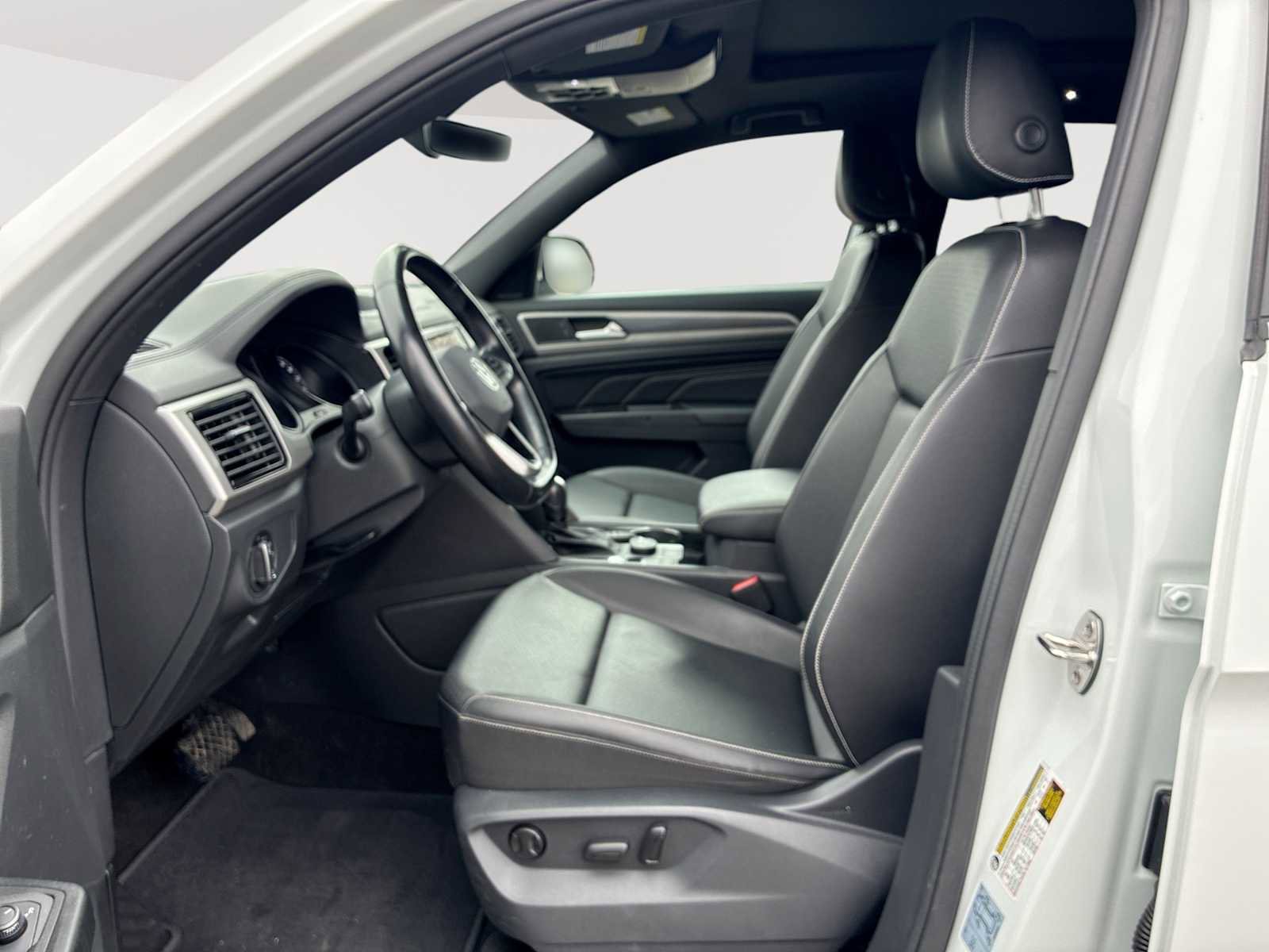 Used 2020 Volkswagen Atlas Cross Sport SEL image 19