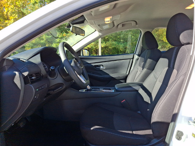 Used 2025 Nissan Sentra SV FWD image 14