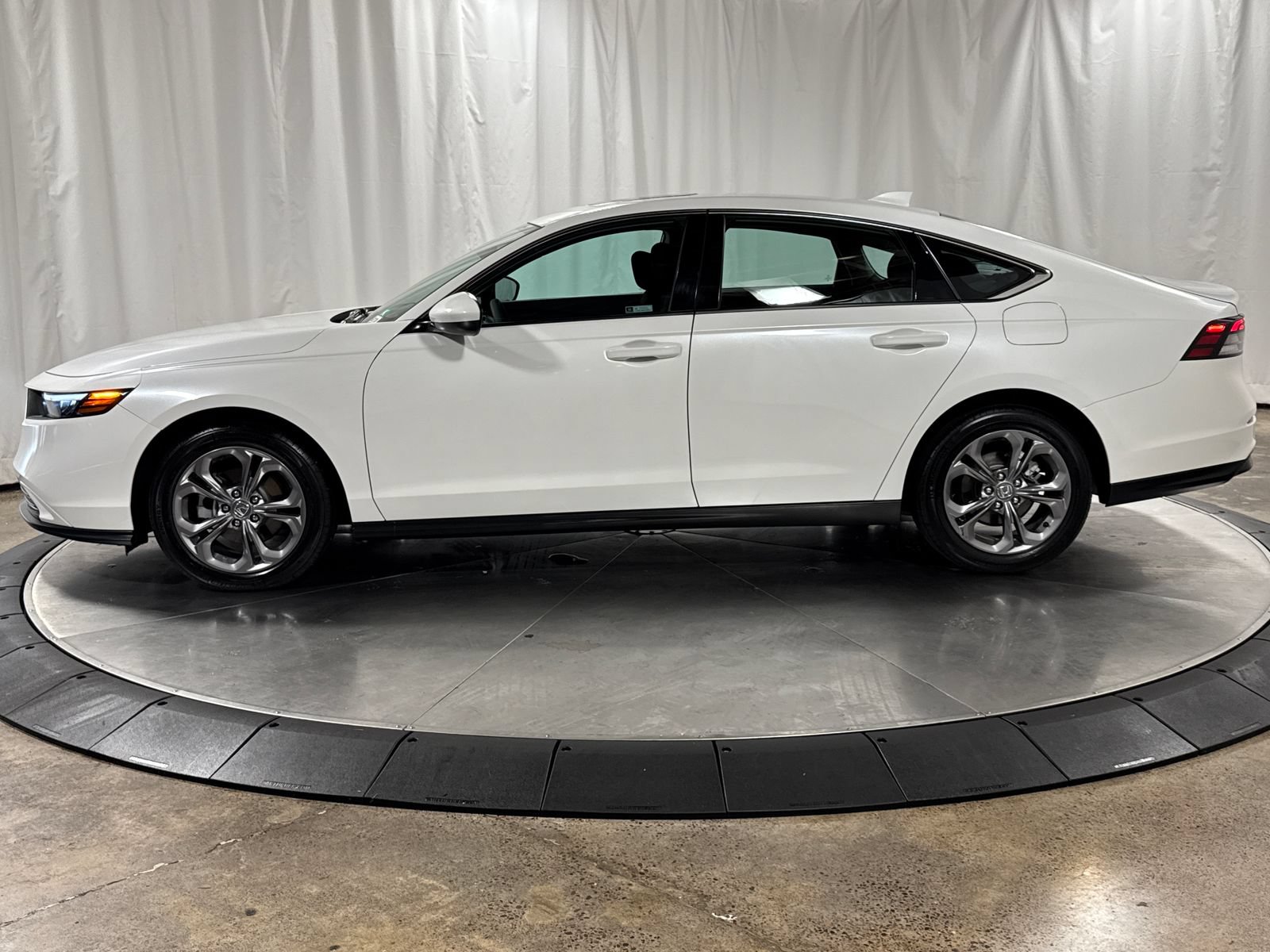 Used 2024 Honda Accord EX image 8
