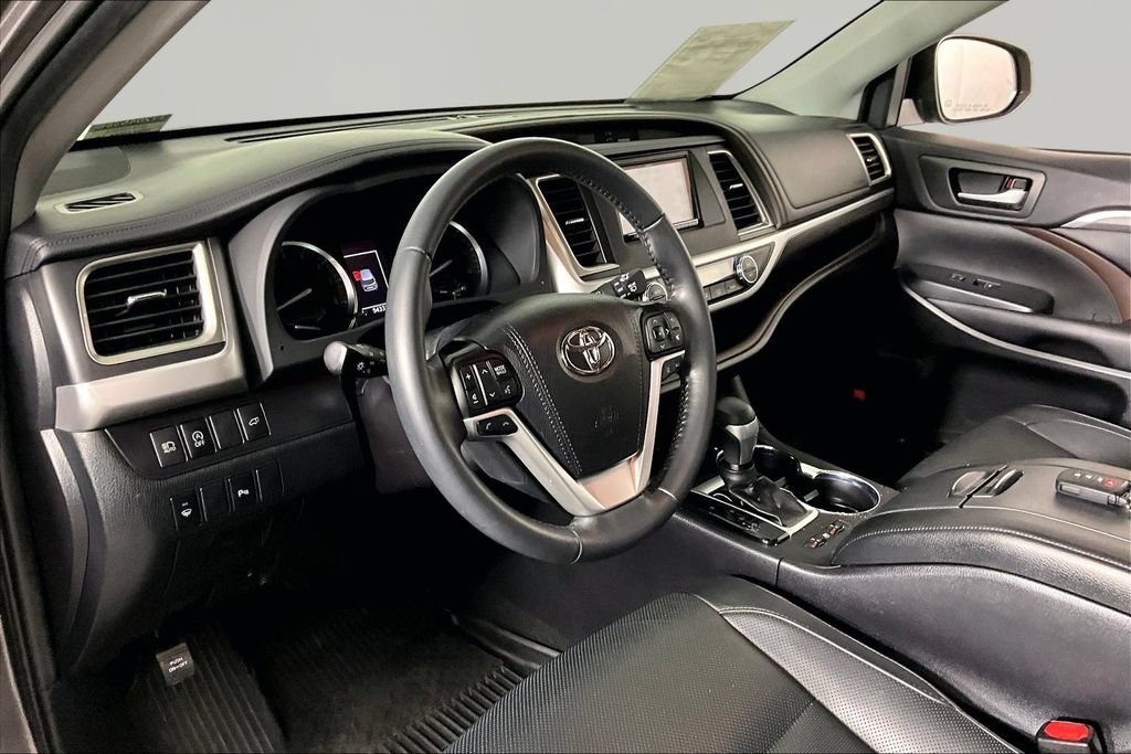 Used 2019 Toyota Highlander Limited FWD image 15