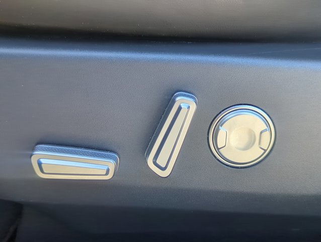 Used 2024 Lincoln Nautilus Premier w/ Jet Appearance Package image 11