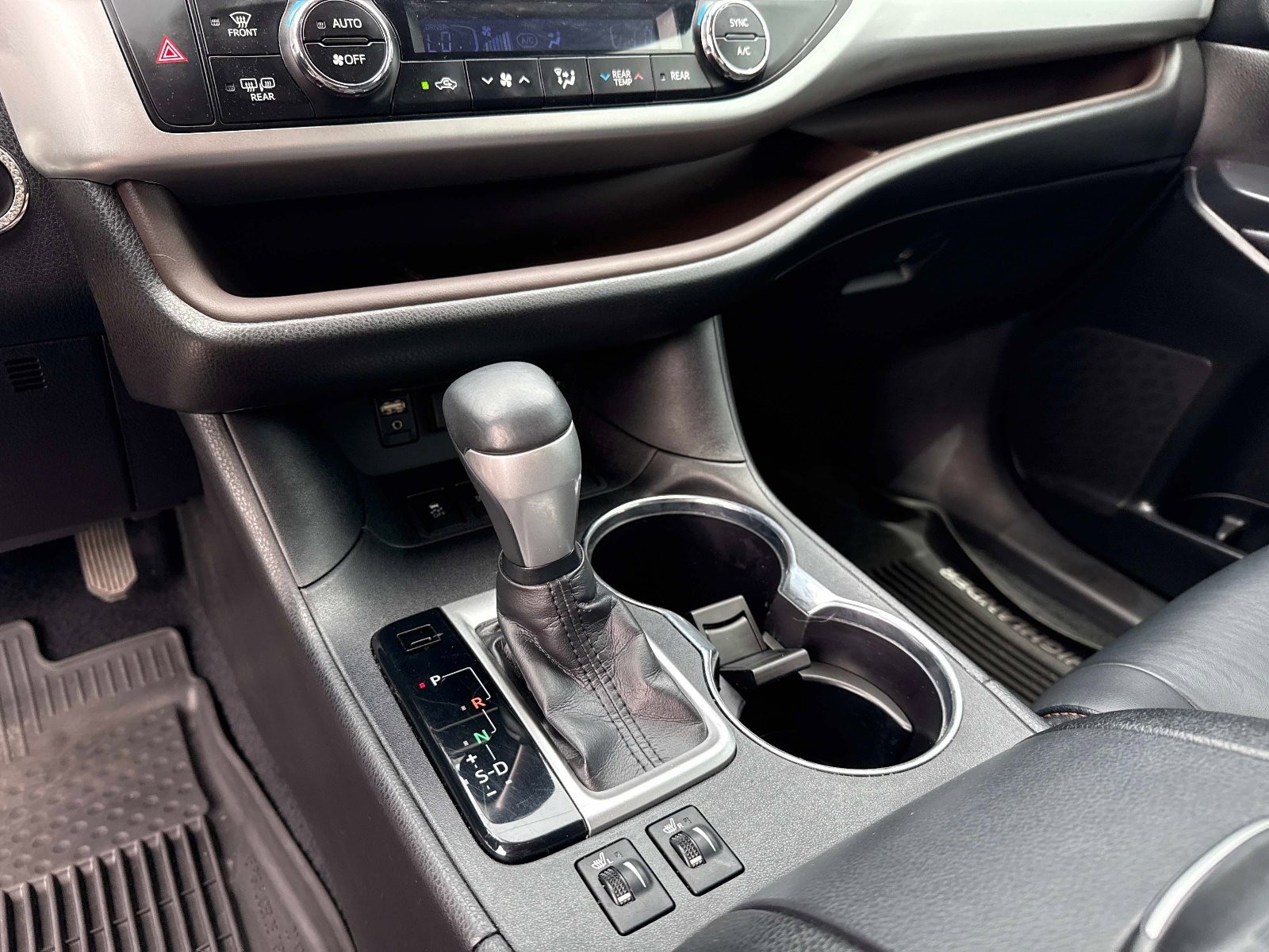 Used 2019 Toyota Highlander XLE AWD/4WD image 27