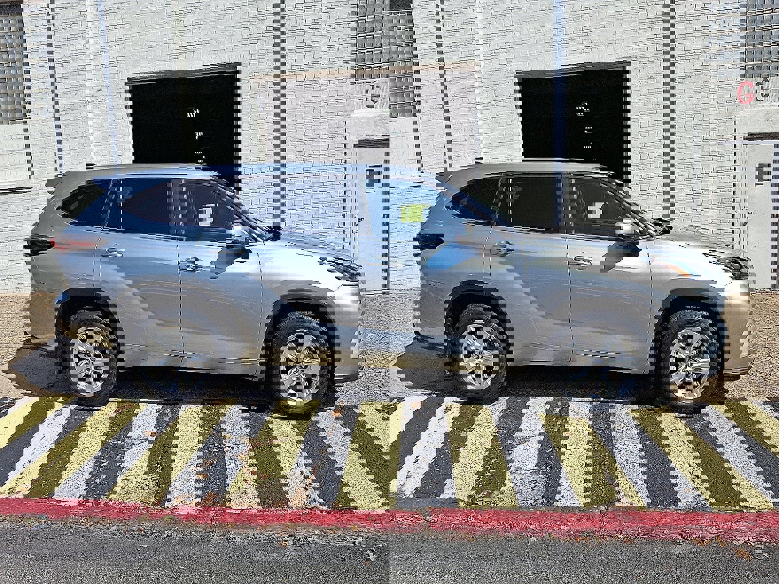 Certified 2024 Toyota Highlander LE image 7