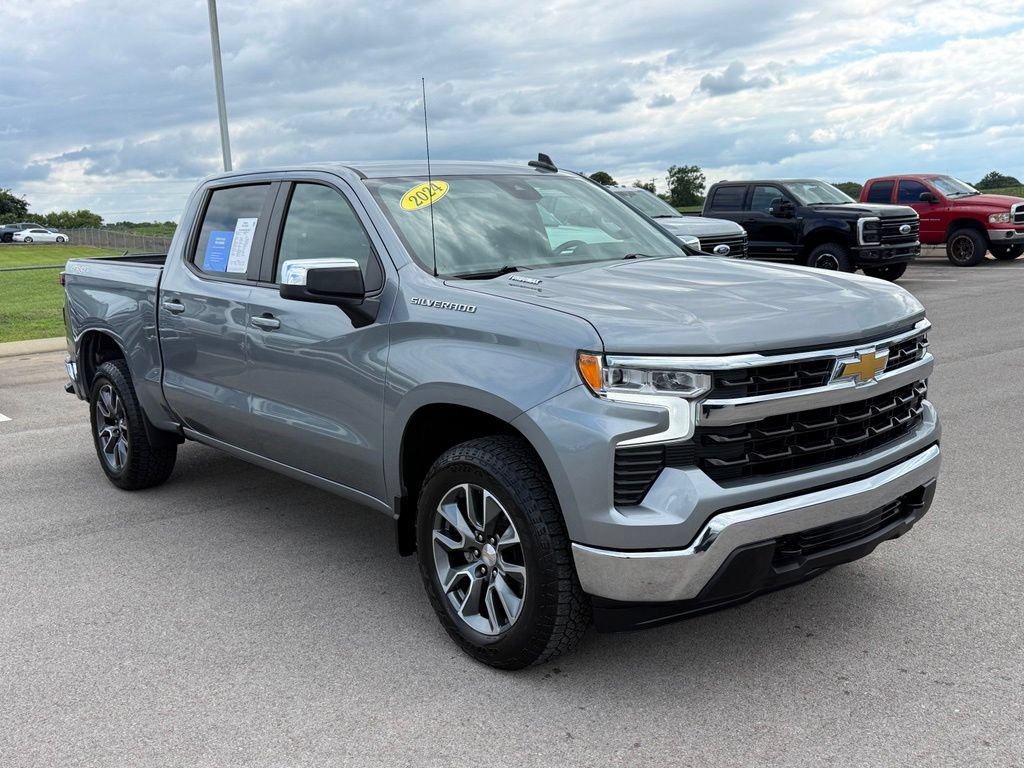 Used 2024 Chevrolet Silverado 1500 LT AWD/4WD image 2