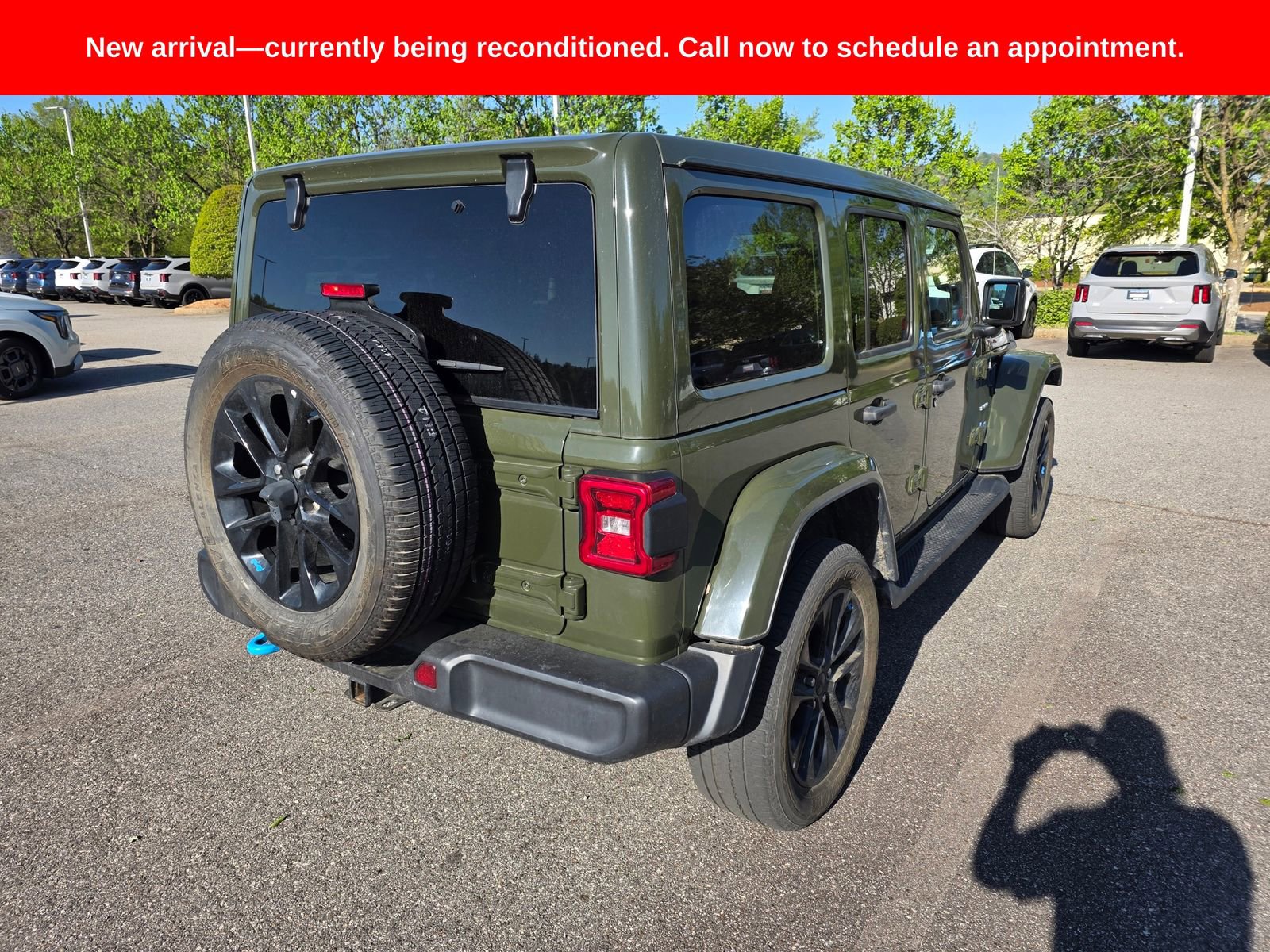 Used 2022 Jeep Wrangler Unlimited Sahara w/ Cold Weather Group AWD/4WD image 5