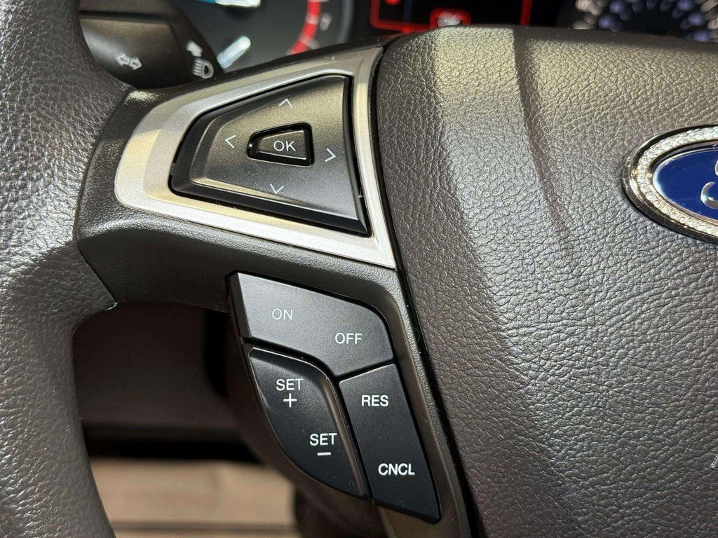 Used 2016 Ford Fusion SE image 9