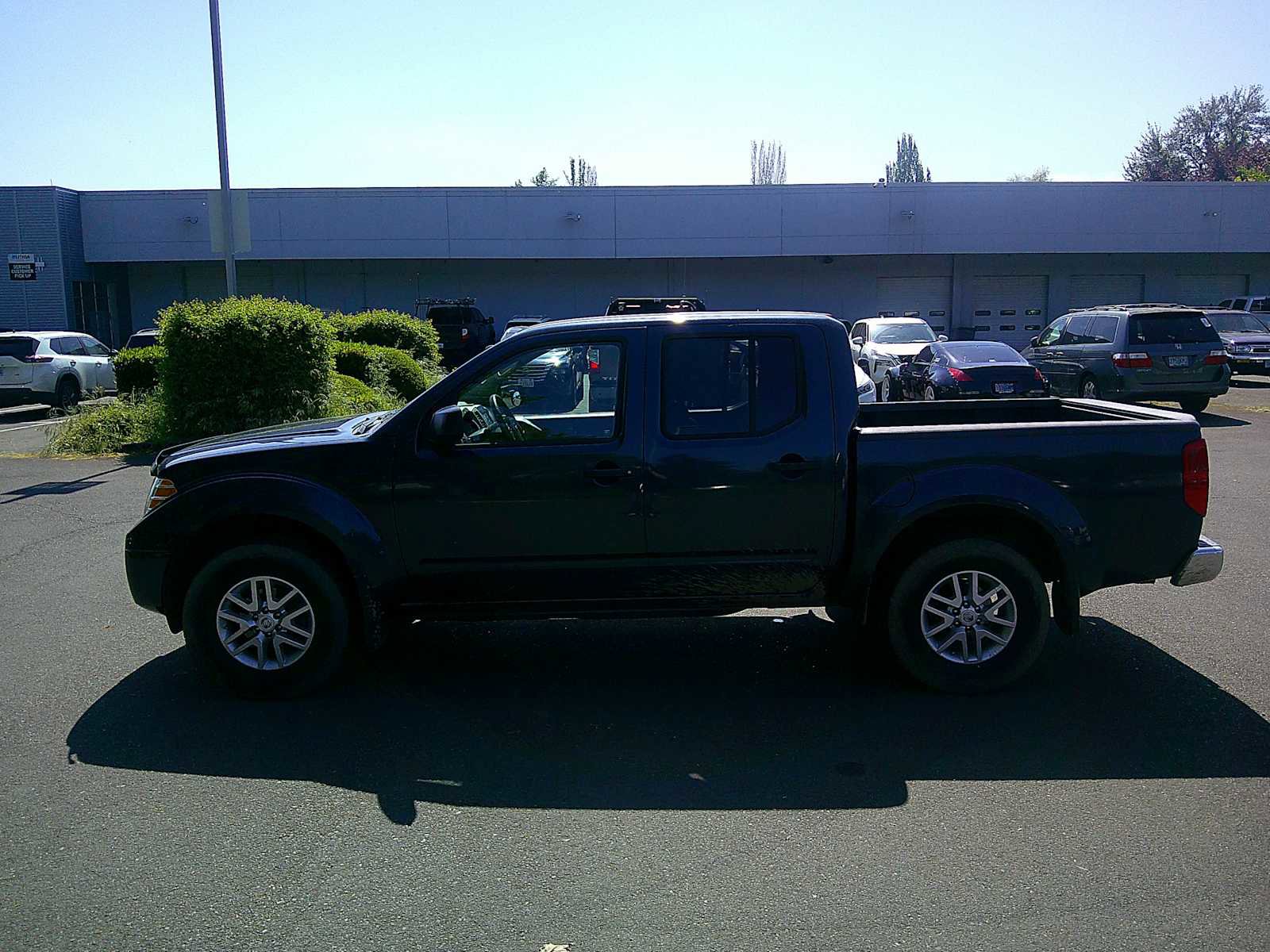 Used 2019 Nissan Frontier SV AWD/4WD image 2