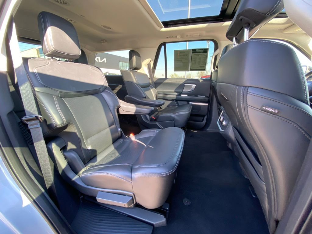 Used 2025 Ford Expedition Platinum image 32
