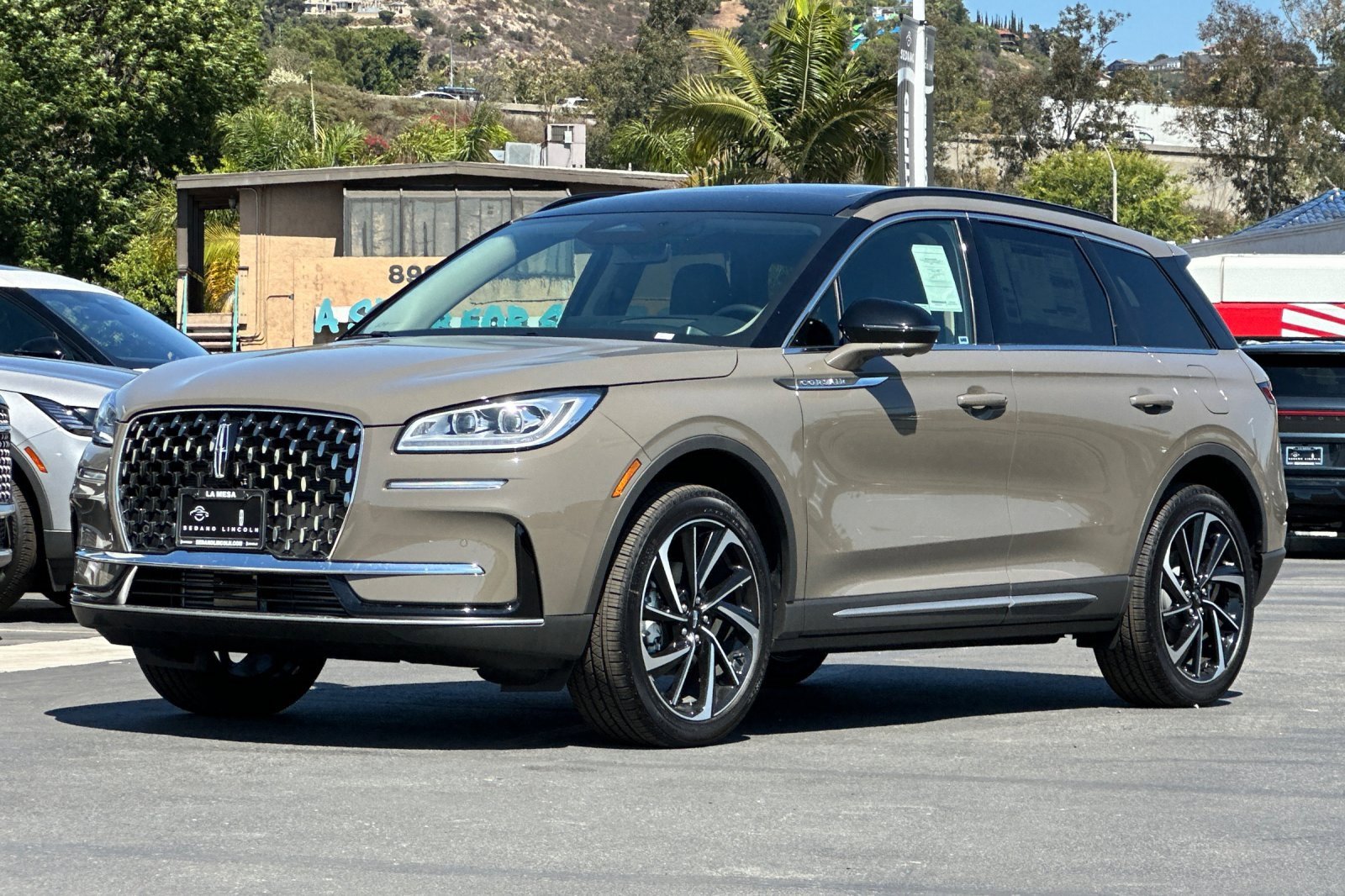 New 2025 Lincoln Corsair Reserve w/ Equipment Group 202A image 7