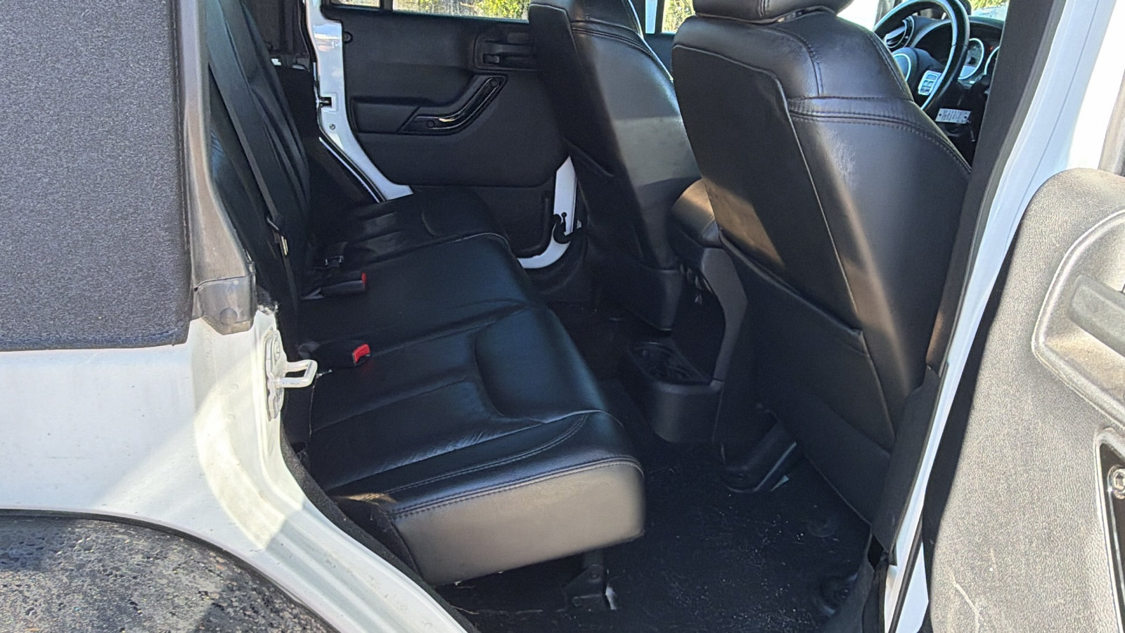 Used 2014 Jeep Wrangler Unlimited Sahara AWD/4WD image 21