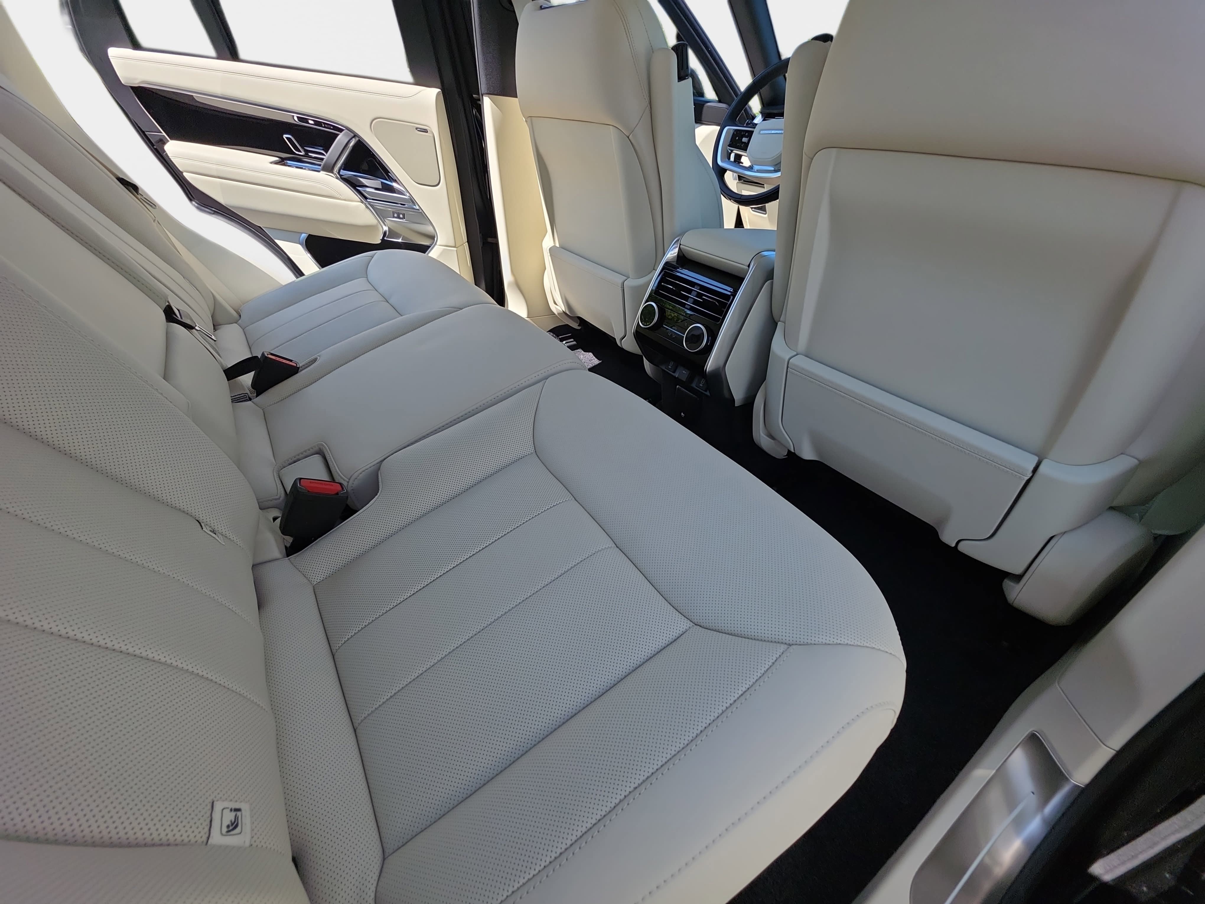 New 2026 Land Rover Range Rover SE AWD/4WD image 11