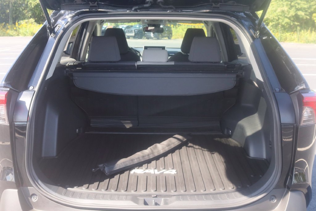 Used 2025 Toyota RAV4 XLE AWD/4WD image 27
