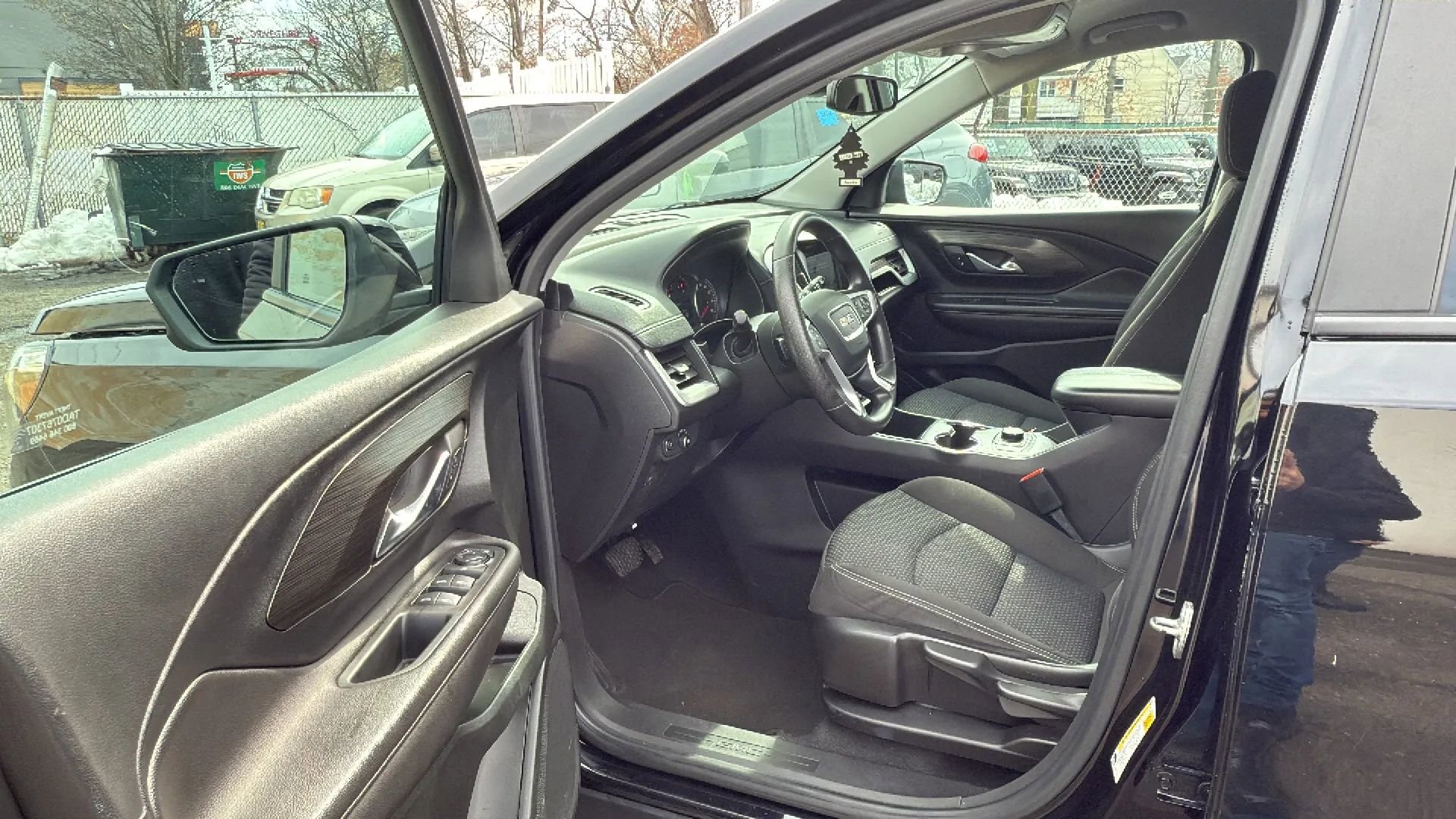 Used 2022 GMC Terrain SLE image 23