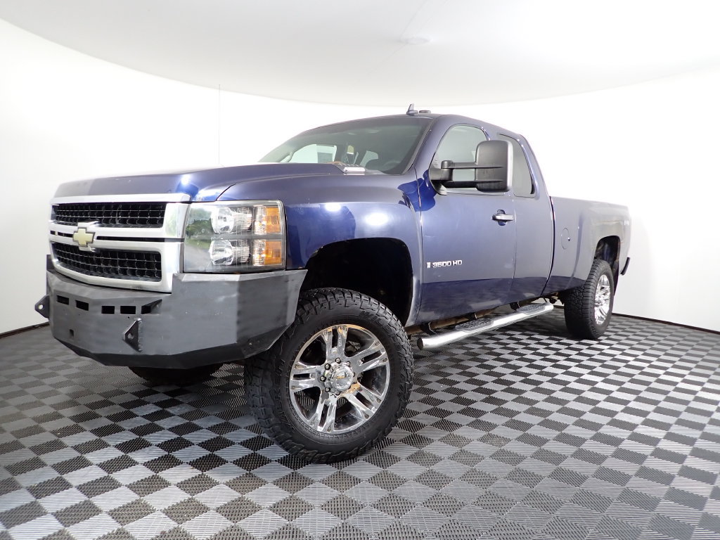 Used 2009 Chevrolet Silverado 3500 LT w/ Interior Plus Package AWD/4WD image 2