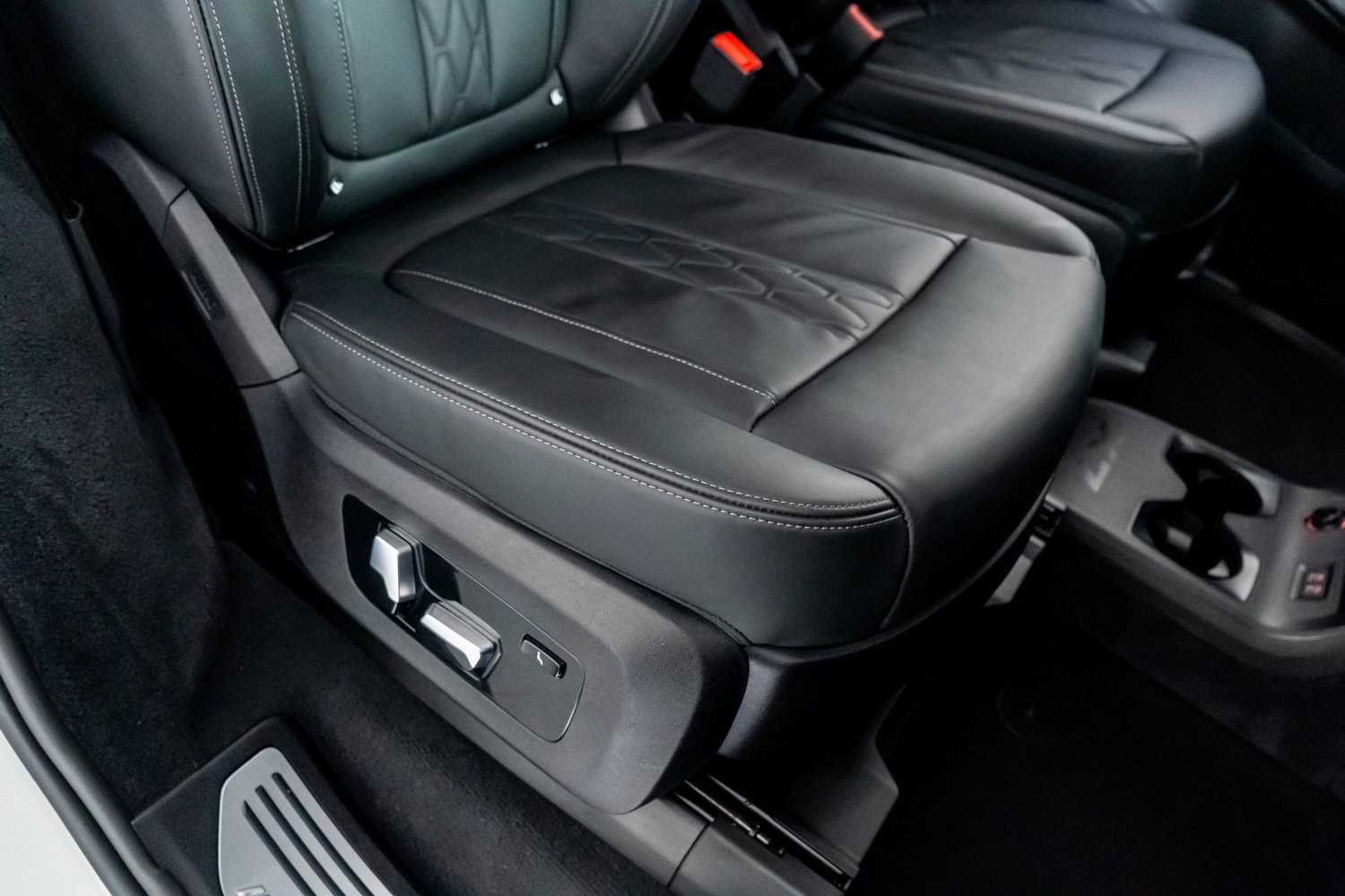 Used 2025 BMW X7 M60i image 35