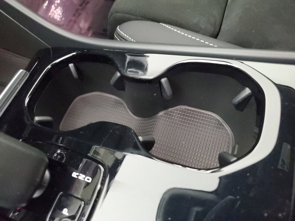 Certified 2023 Volvo C40 P8 Recharge Ultimate w/ Protection Package Premier AWD/4WD image 33