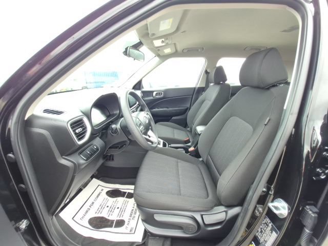 Used 2025 Hyundai Venue SE FWD image 9