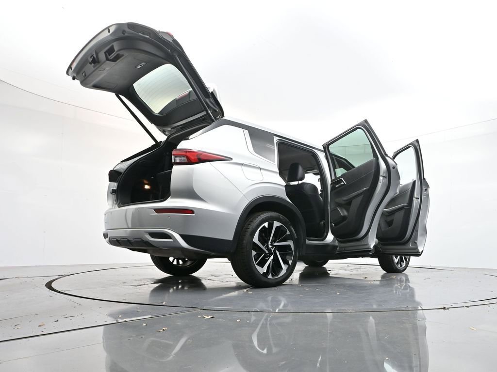 Used 2022 Mitsubishi Outlander SE image 39