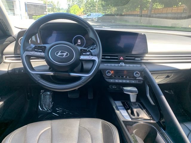 Certified 2025 Hyundai Elantra Limited FWD image 16