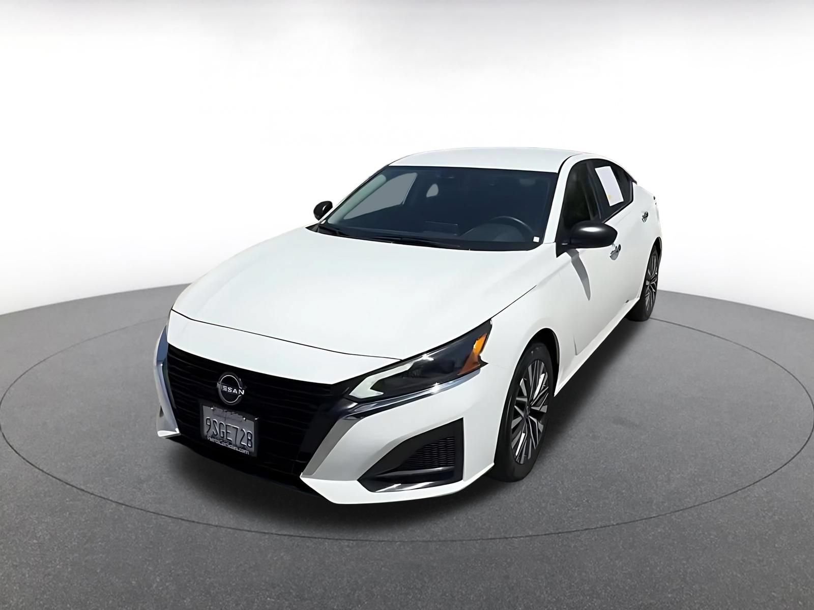 Used 2025 Nissan Altima 2.5 SV FWD image 6