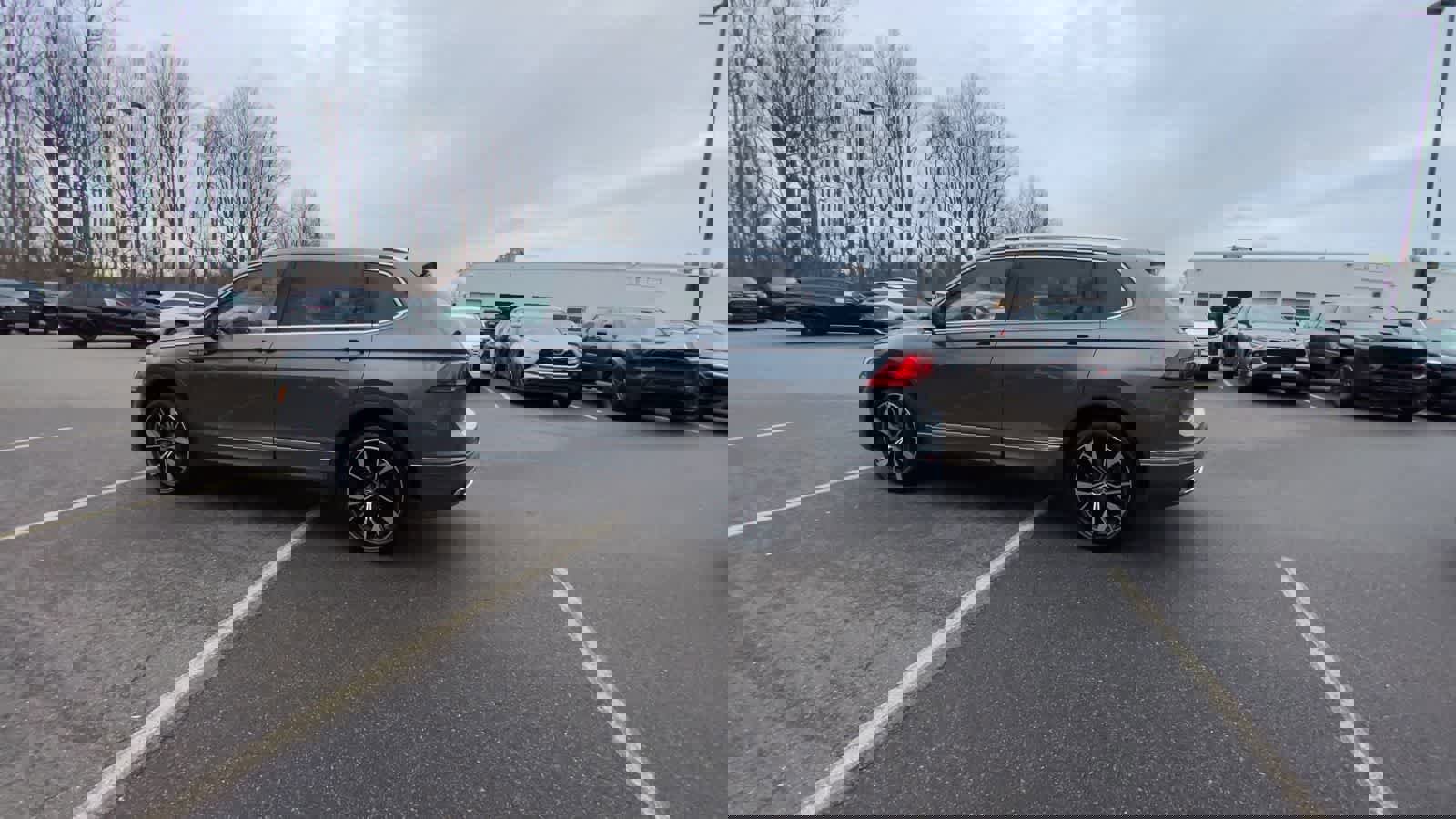 Used 2024 Volkswagen Tiguan SEL R-Line image 8