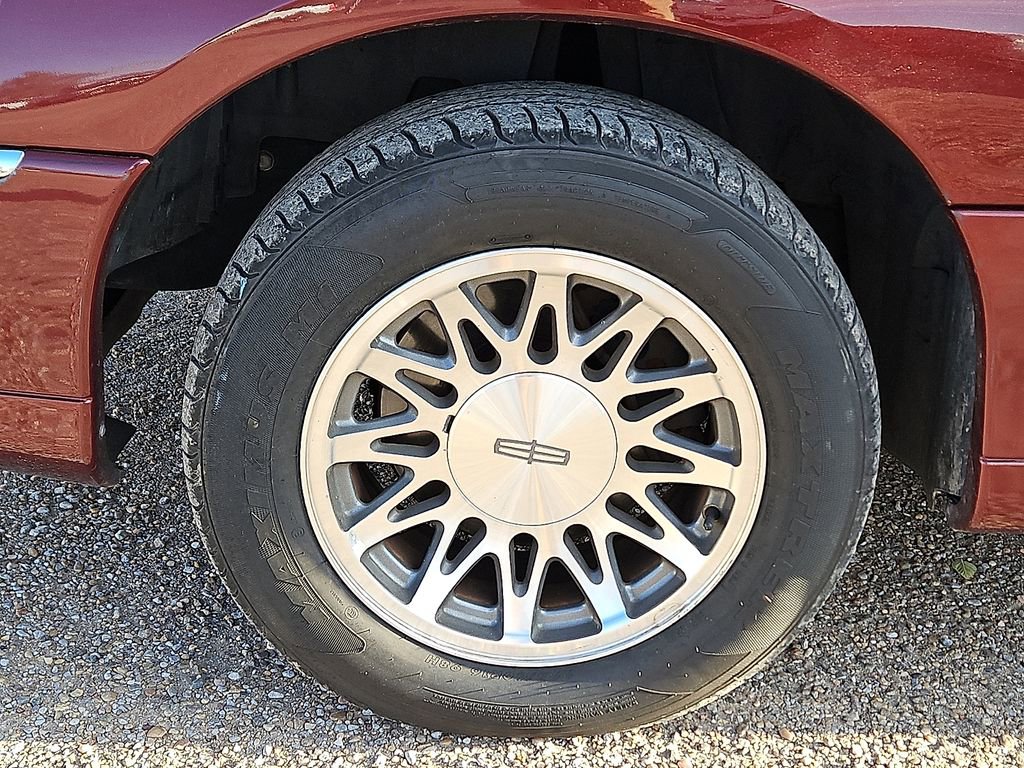 Used 2001 Lincoln Town Car Signature image 5