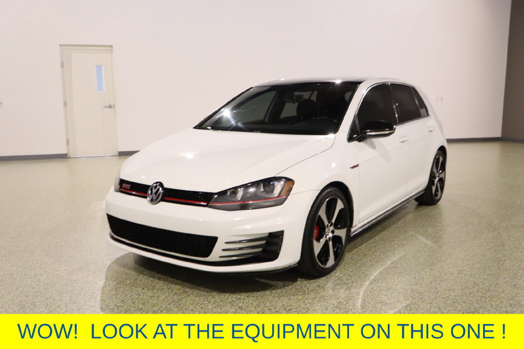 Used 2017 Volkswagen GTI SE FWD image 4